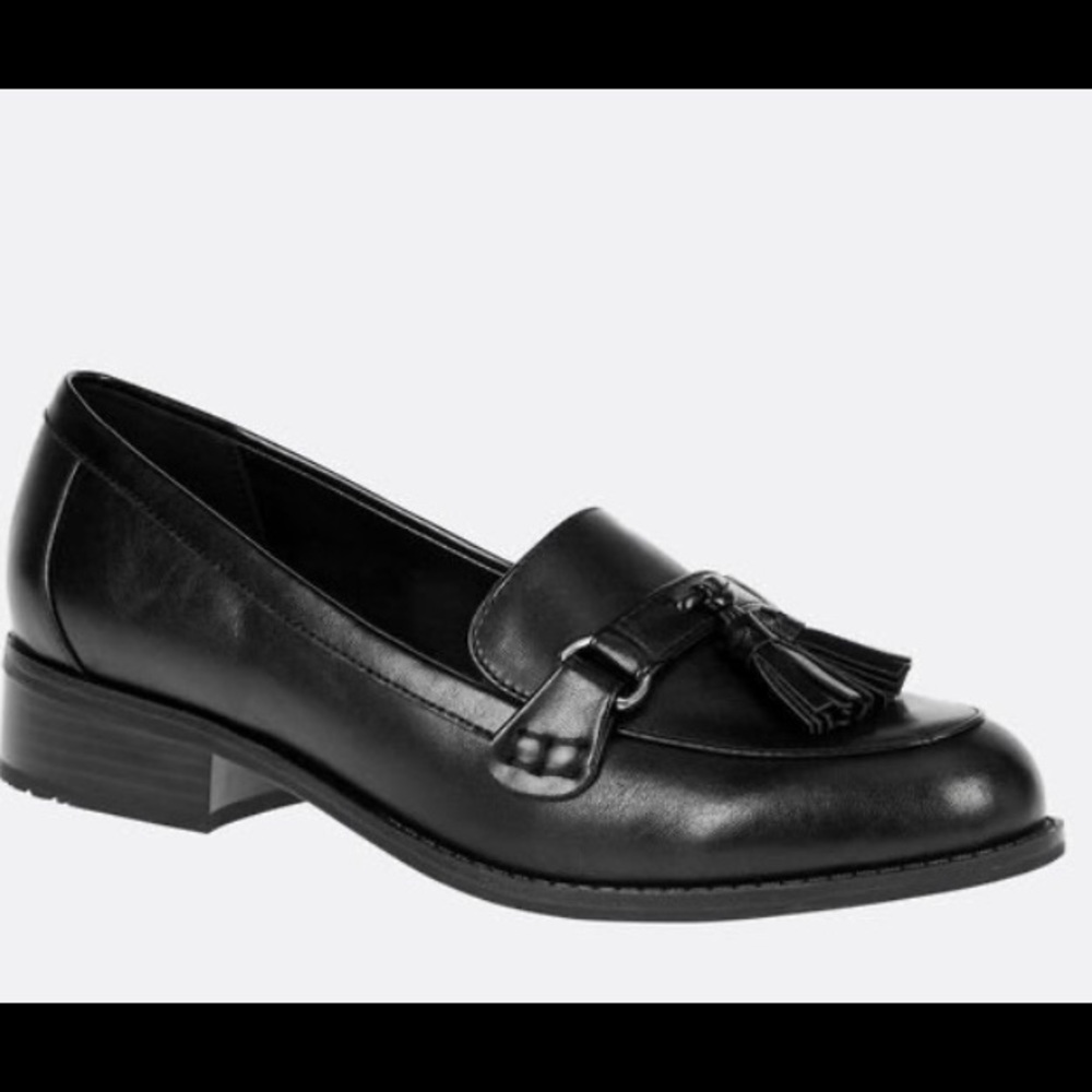 ASHLEY TASSEL LOAFER